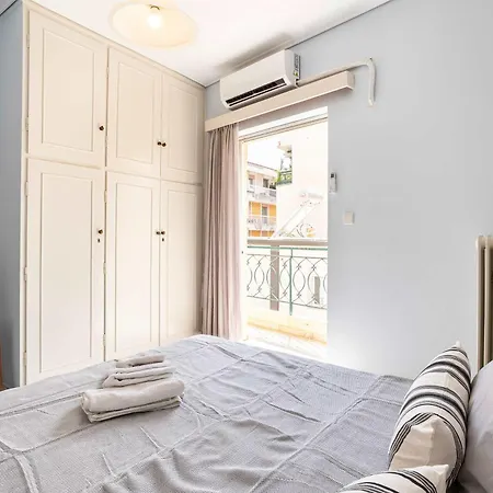 Port & Vibes Santaroza Stylish Kalamáta