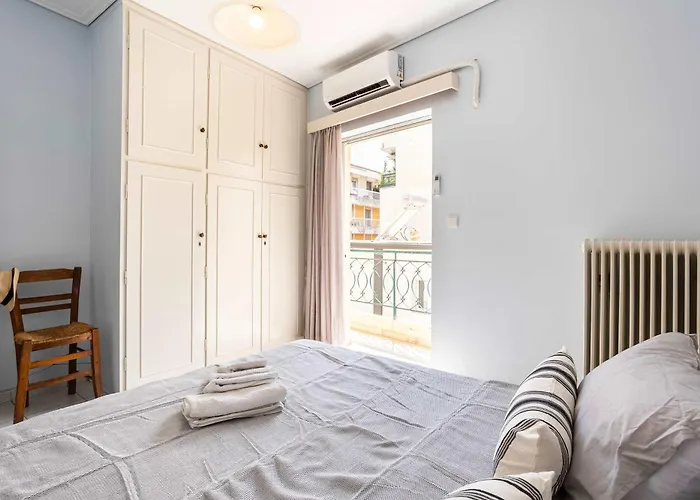 Port & Vibes Santaroza Stylish Kalamáta