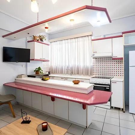 Port & Vibes Santaroza Stylish * Kalamata